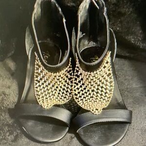 Black sandals with rhinestones zip up backing size 7.5W